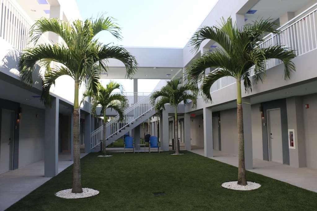 Star Suites - A Vero Beach Hotel Exterior photo